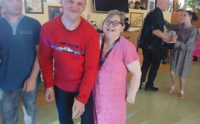 Zabawa taneczna z okazji ,, Powitania lata,, w DPS w Łagiewnikach